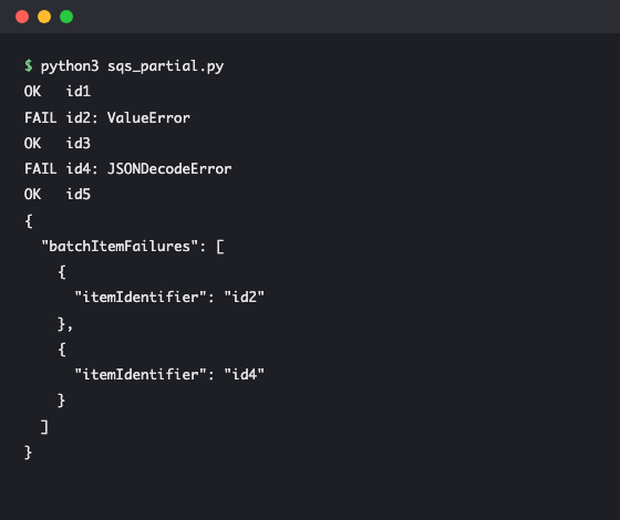 Python のハンドラーに5件のメッセージを渡した実行結果。id1・id3・id5 は OK、id2 は ValueError、id4 は JSONDecodeError で FAIL となり、最後に batchItemFailures として id2 と id4 の itemIdentifier を含む JSON が出力されている